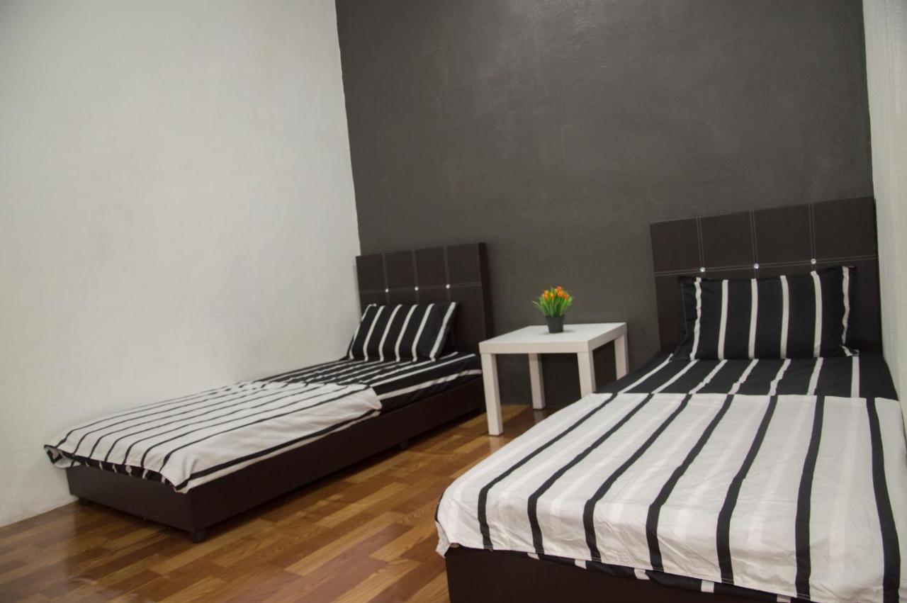 Wy Impian Homestay Букит-Мертаджам Экстерьер фото